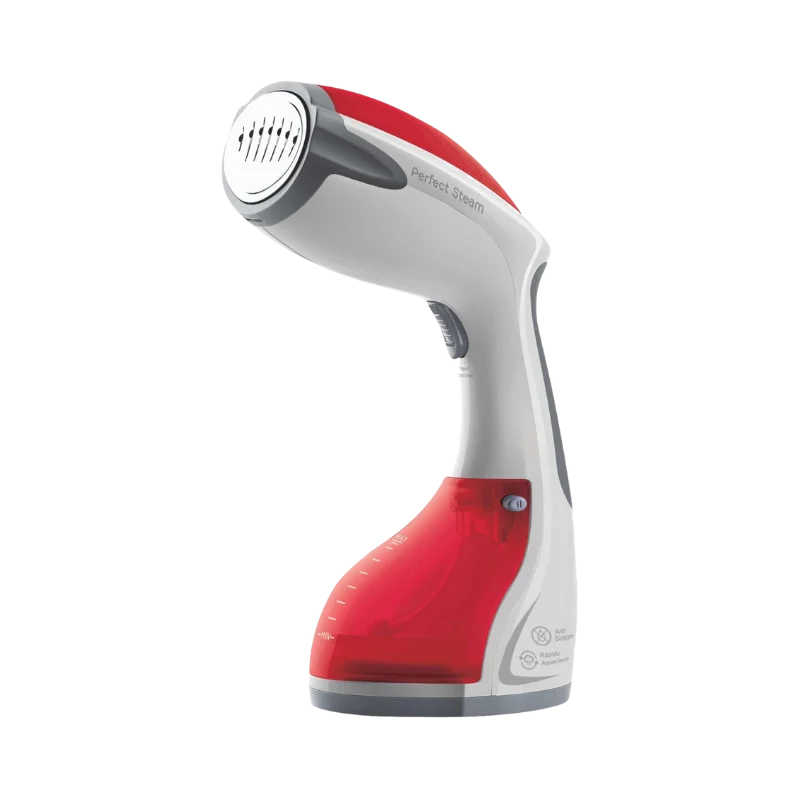 Vaporizador de roupas dobrável BLACK+DECKER BDV2000V guardado de forma compacta dentro de uma mala de viagem ao lado de peças de roupa. Confira hoje